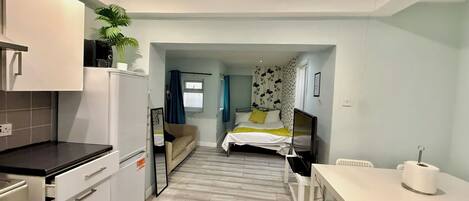 1 chambre, fer et planche à repasser, Wi-Fi gratuit, draps fournis