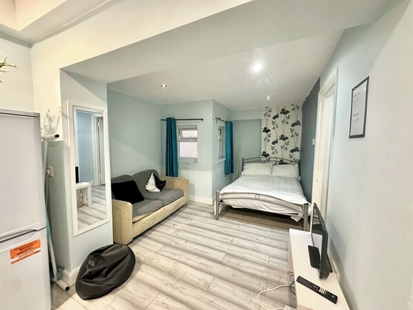 1 bedroom, iron/ironing board, free WiFi, bed sheets