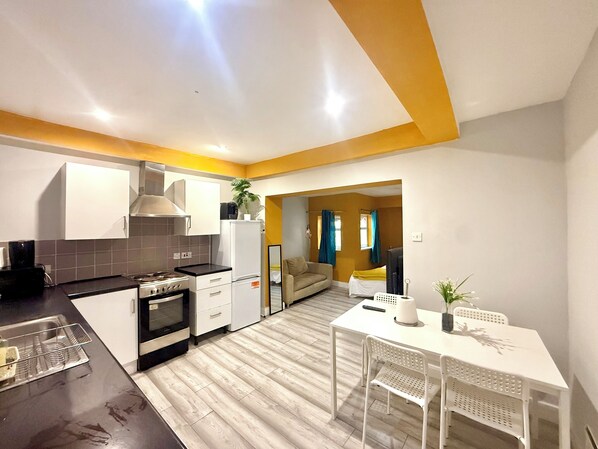 Fridge, microwave, oven, stovetop