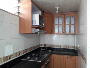 Micro-ondes, four, grille-pain