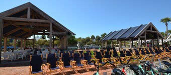 Pura Vida!! Adorable, comfy, walk to beach, perfect, FREE NETFLIX!!