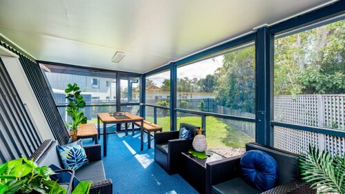 Wayfarers Beachouse - Rainbow Beach. Everything you need, just metres to the beach. Pets welcome