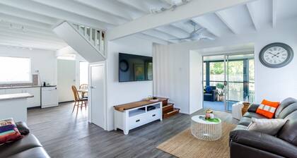 Wayfarers Beachouse - Rainbow Beach. Everything you need, just metres to the beach. Pets welcome