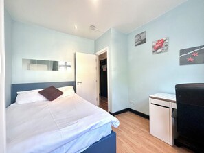 2 chambres, fer et planche à repasser, Wi-Fi gratuit, draps fournis
