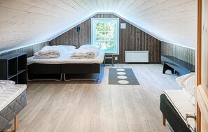 4 bedrooms, travel cot, free WiFi