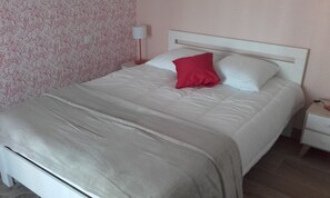 2 chambres, bureau, fer et planche à repasser, Wi-Fi gratuit