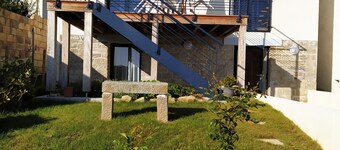 3-star tourist home, quiet location, terrace and garden, view of the Odet river, electric bollard.