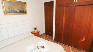 2 bedrooms, bed sheets