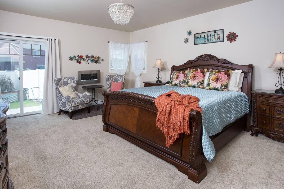 Royal Suite, 1 King Bed, Non Smoking, Garden View | Premium bedding, pillow-top beds, laptop workspace, soundproofing