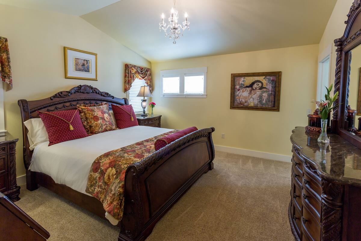 Romantic Suite, 1 King Bed, Park View | Premium bedding, pillow-top beds, laptop workspace, soundproofing