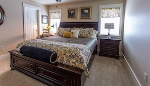Deluxe Suite, 1 King Bed - The Crossings Bed & Breakfast Inn - Billings Montana Lodging (Billings)