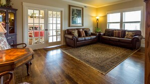 Living area - The Crossings Bed & Breakfast Inn - Billings Montana Lodging (Billings)