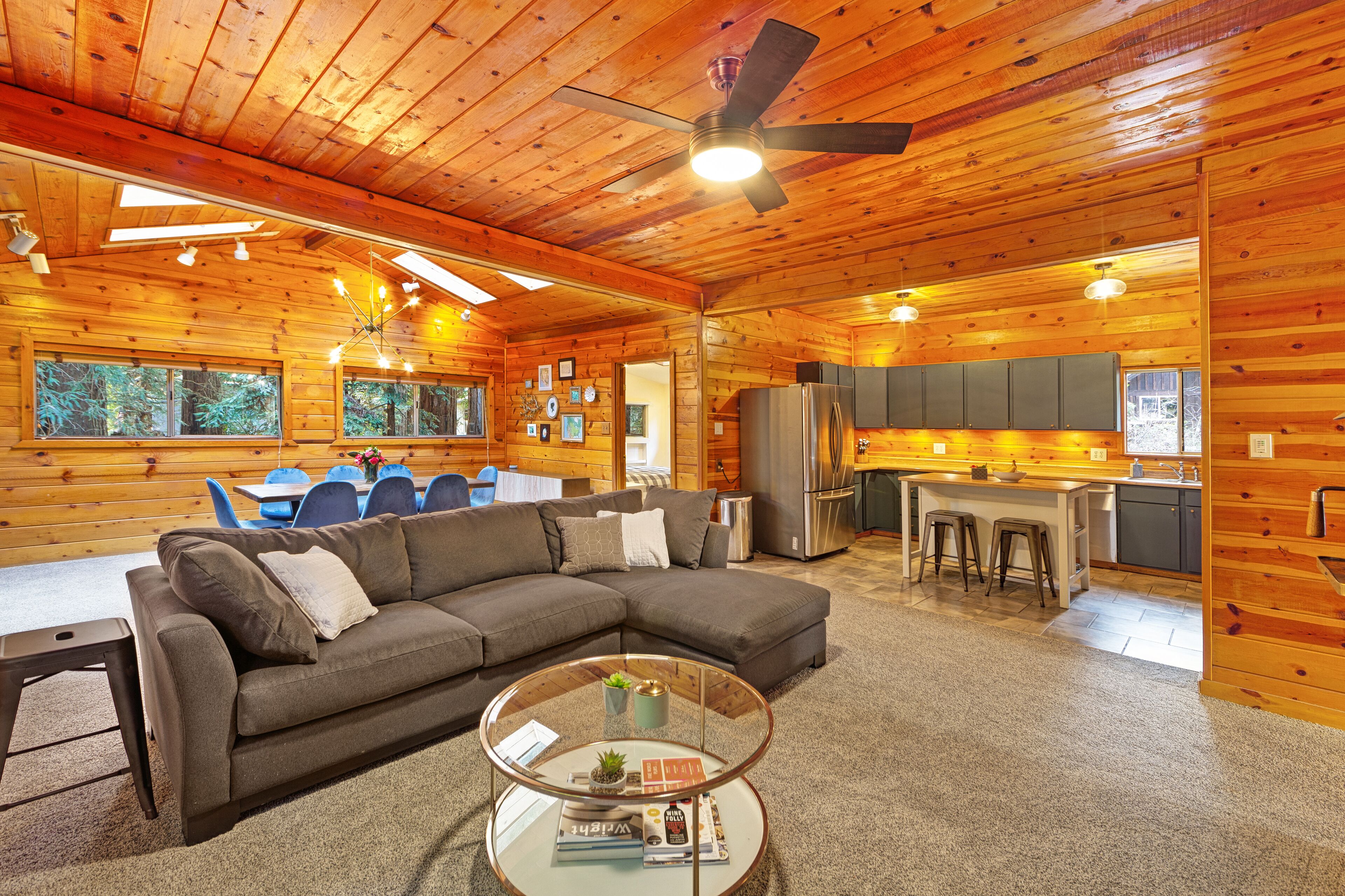 Serene home with hot tub near hiking, vineyards, & coast - walk to private beach