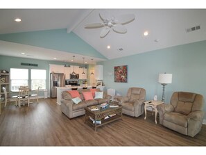 Smart TV, DVD player, books - You've earned the right to enjoy the best! (Bolivar Peninsula)