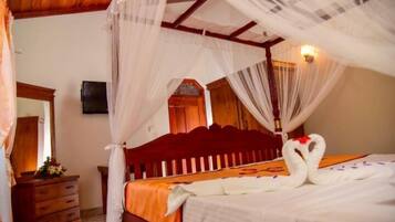 2 habitaciones, escritorio y espacio para trabajar con laptop