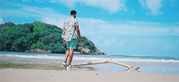 Deluxe Double Room, 1 Queen Bed, Garden View | Beach/ocean view