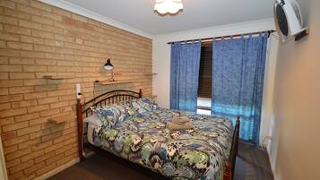 3 bedrooms, bed sheets