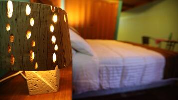 Family Room | 4 bedrooms, premium bedding, Select Comfort beds, laptop workspace