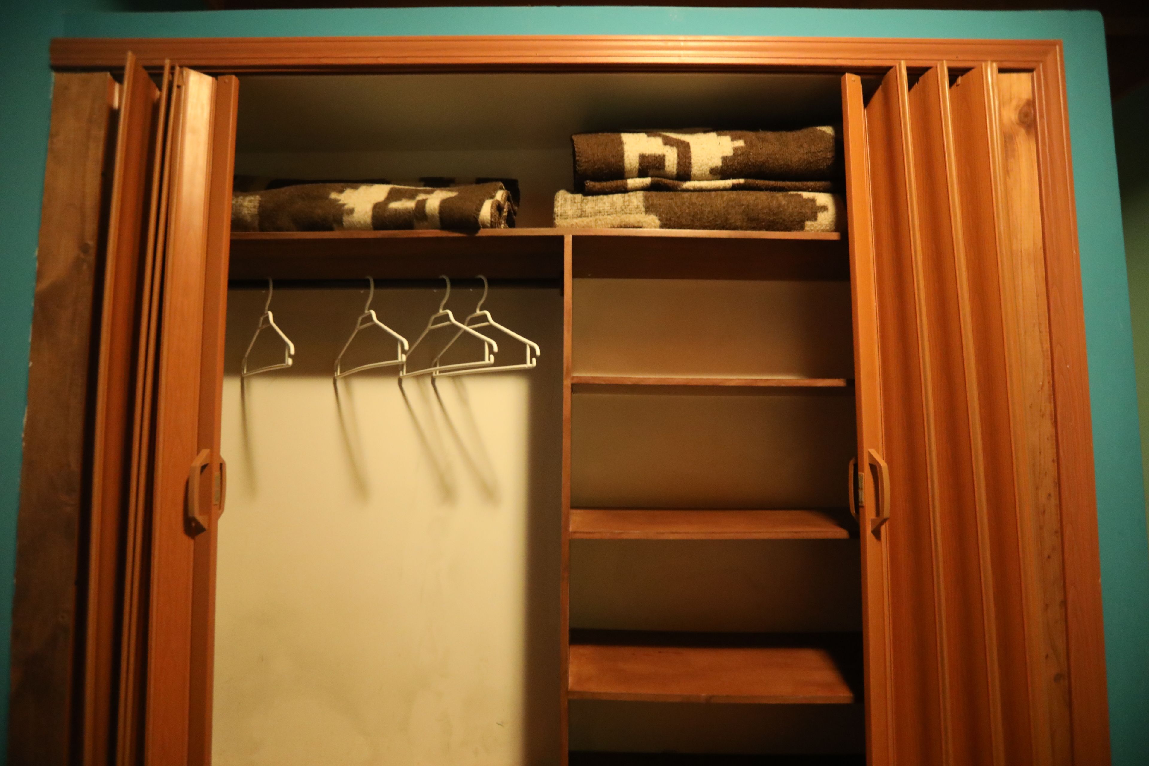 Family Room | 4 bedrooms, premium bedding, Select Comfort beds, laptop workspace