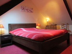 3 chambres, bureau, fer et planche à repasser, Wi-Fi (supplément)