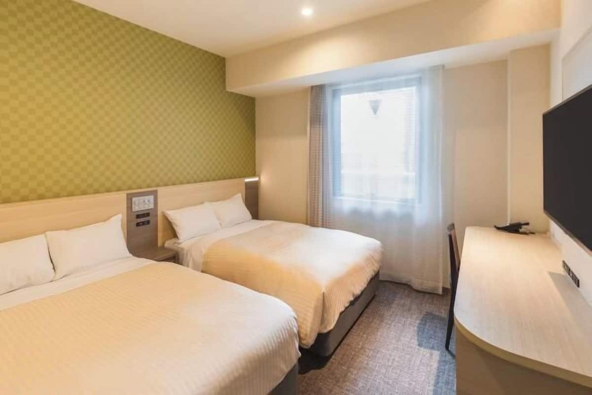 Premium bedding, down comforters, desk, blackout drapes