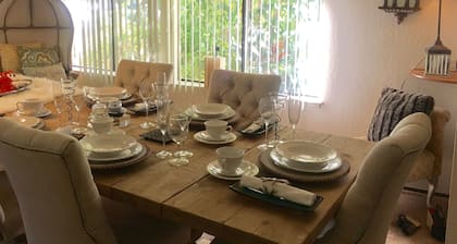 Täysin kalustettu 2 makuuhuoneen koti upeissa yksityisissä asuinrakennuksissa