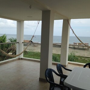 屋外ダイニングエリア