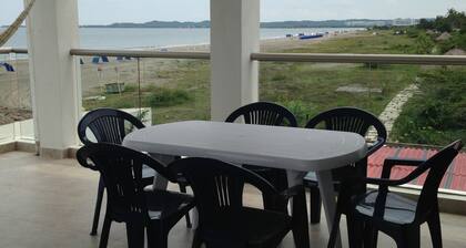 Beachfront Condo / Apartamento en la Playa con Hermosa Vistas del Mar