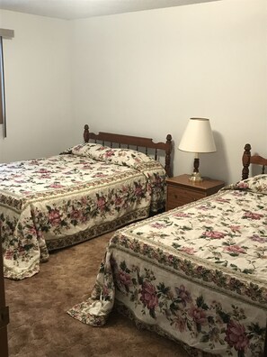 2 bedrooms, bed sheets - Clean, Comfortable and Quiet Condo at the base of Jackson Creek Summit (Wakefield)