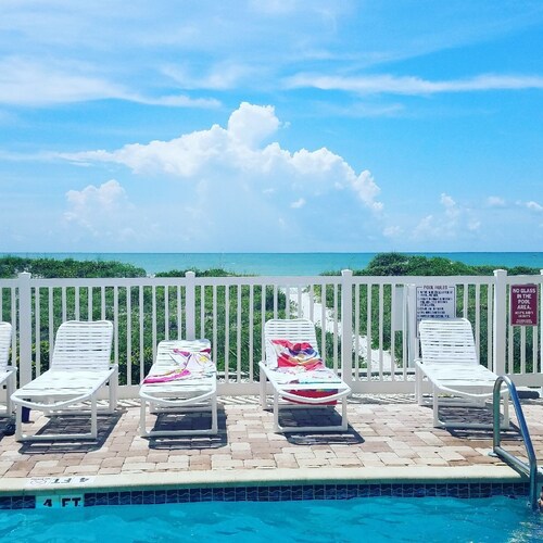 Relax @ our spacious Beach Condo. 3 Bedrooms, Bonus room & 2 Baths
Sleeps 6-10
