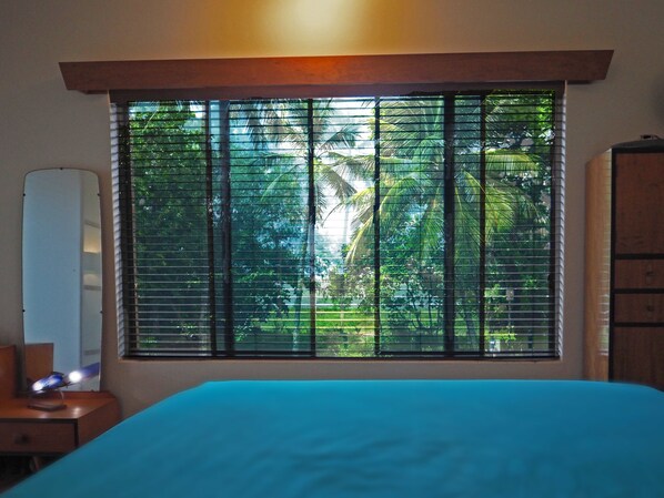 Signature House, 2 Queen Beds, Beach View | 2 bedrooms, premium bedding, iron/ironing board, bed sheets - Silver Sands - A Unique Retro Beauty (Yorkeys Knob)