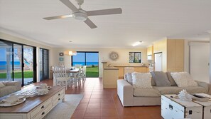 TV - Sea Cottage - Beachside Paradise (BEACHMERE)