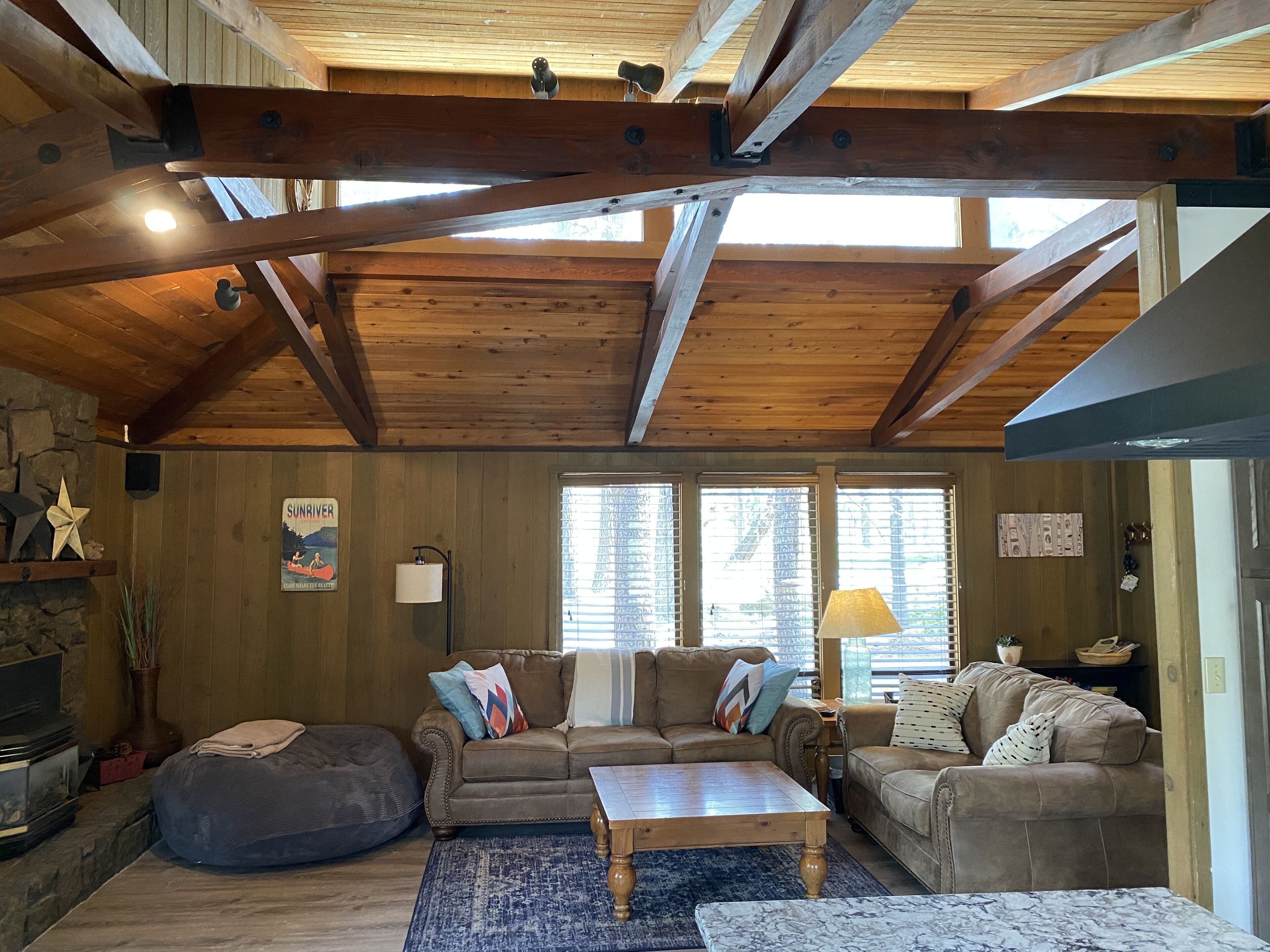 Smart-TV, Kamin, Videospiele, DVD-Player