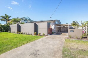 Property grounds - Beachside Beauty with Pool (WOORIM)