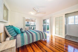 3 bedrooms, iron/ironing board, free WiFi, bed sheets - Beachside Beauty with Pool (WOORIM)