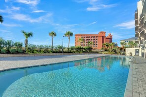 Una piscina cubierta