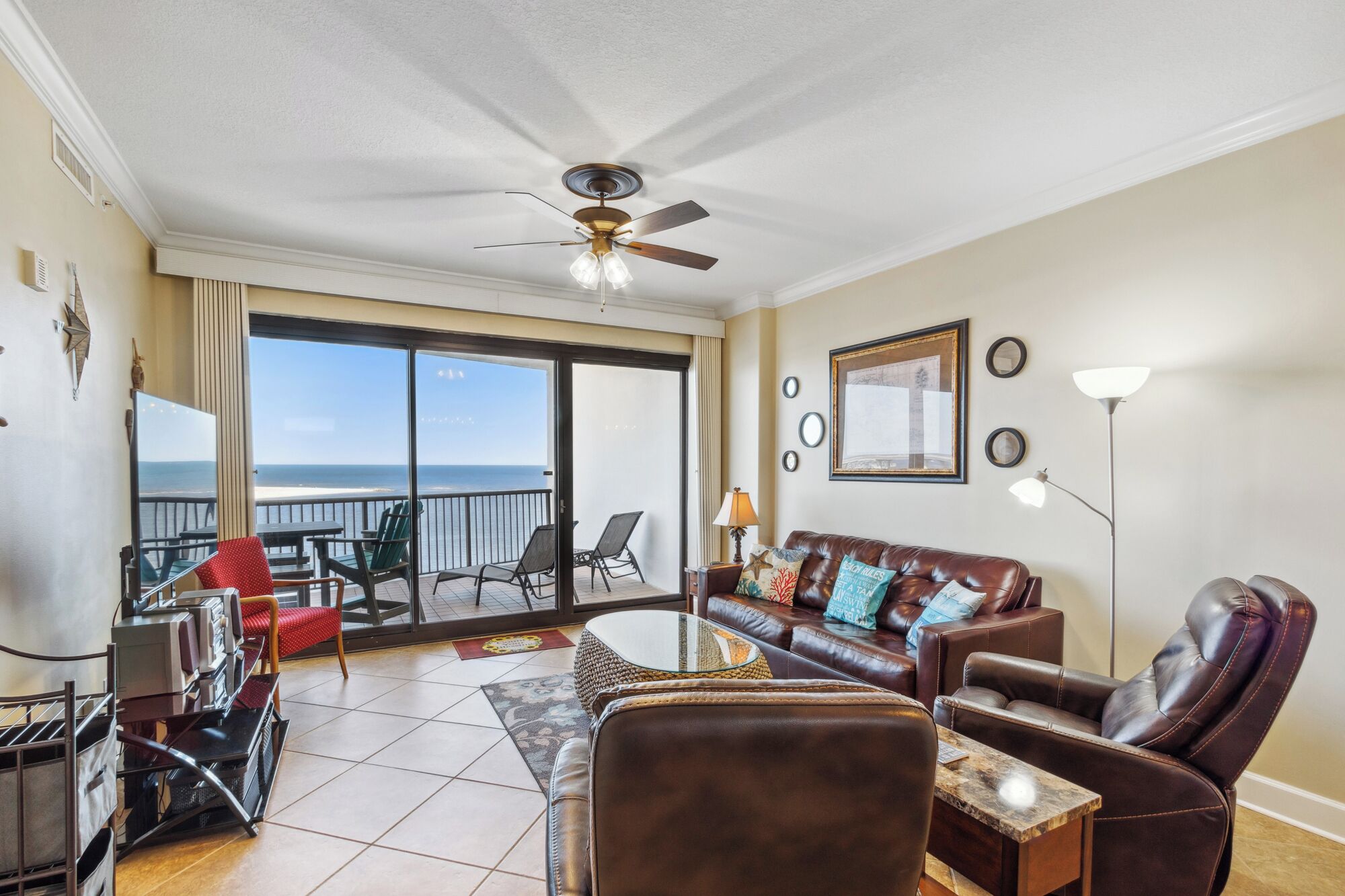 Flachbildfernseher, DVD-Player