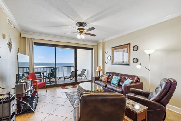 Télévision à écran plat, lecteur de DVD