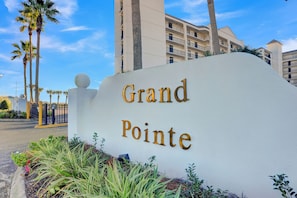 Exterior detail - Grand Pointe 707 by Liquid Life (Orange Beach)