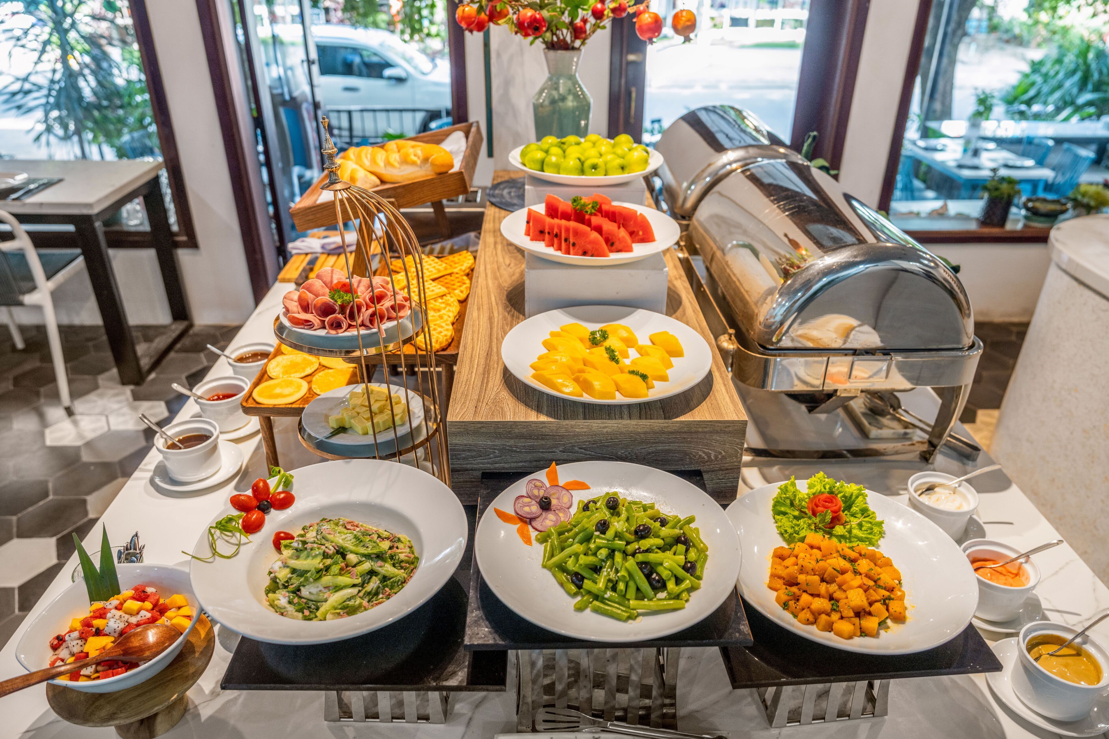 daily full breakfast (vnd 165000 per person)