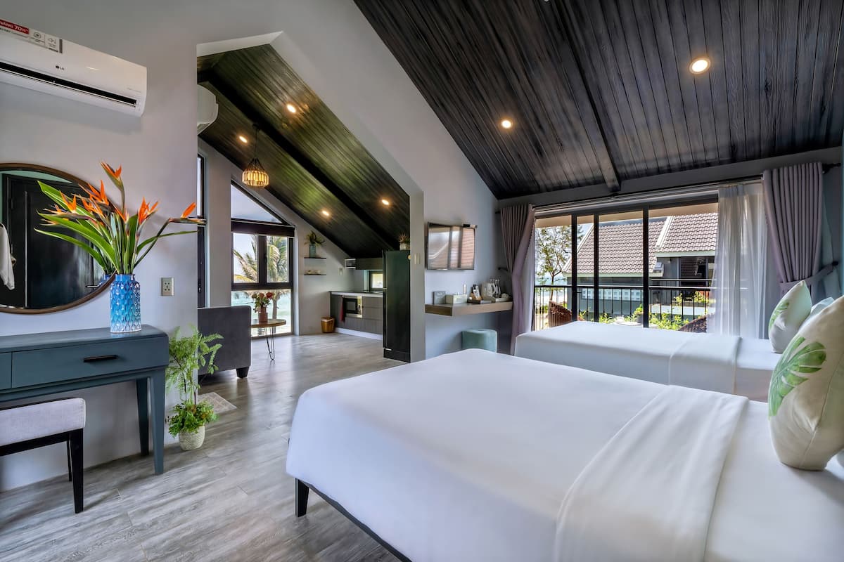 Family Studio Room Seaview with Balcony and Bathtub
