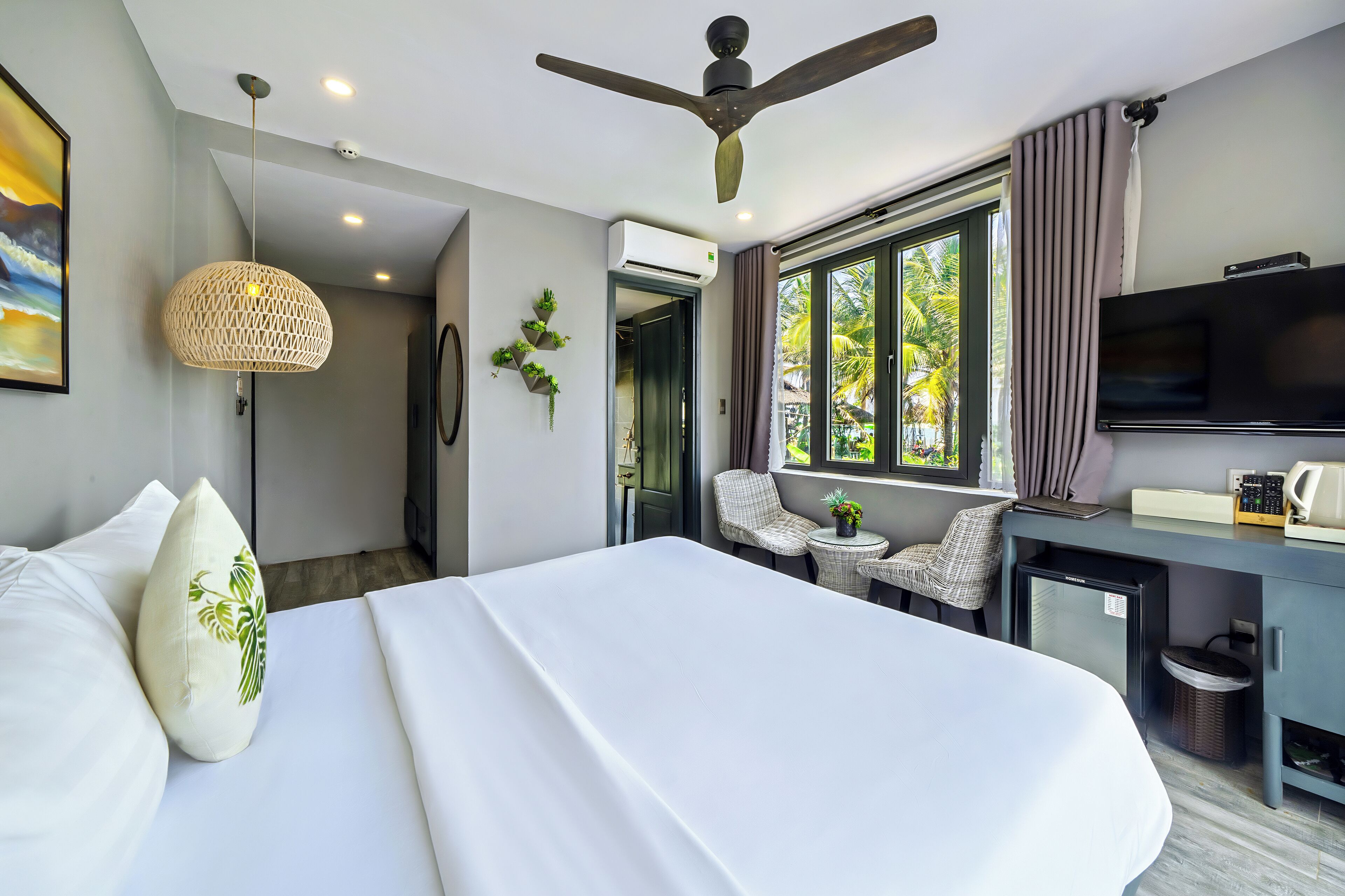 Deluxe Double Seaview with Balcony | Roupas de cama premium, frigobar, cofres nos quartos, escrivaninha
