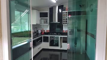 Refrigerador, microondas, horno, placa de cocina