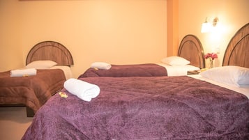 Tirai kedap cahaya, Wi-Fi gratis, dan seprai linen