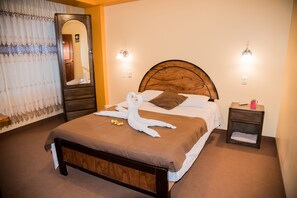 Standard Double Room | Blackout drapes, free WiFi, bed sheets - Samary Hostel (Puno)