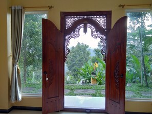 Deluxe Suite, 1 King Bed, Mountain View | Balcony - Atres Sari Resort (Munduk)