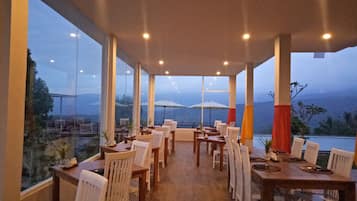 Spécialités Cuisine locale et internationale
