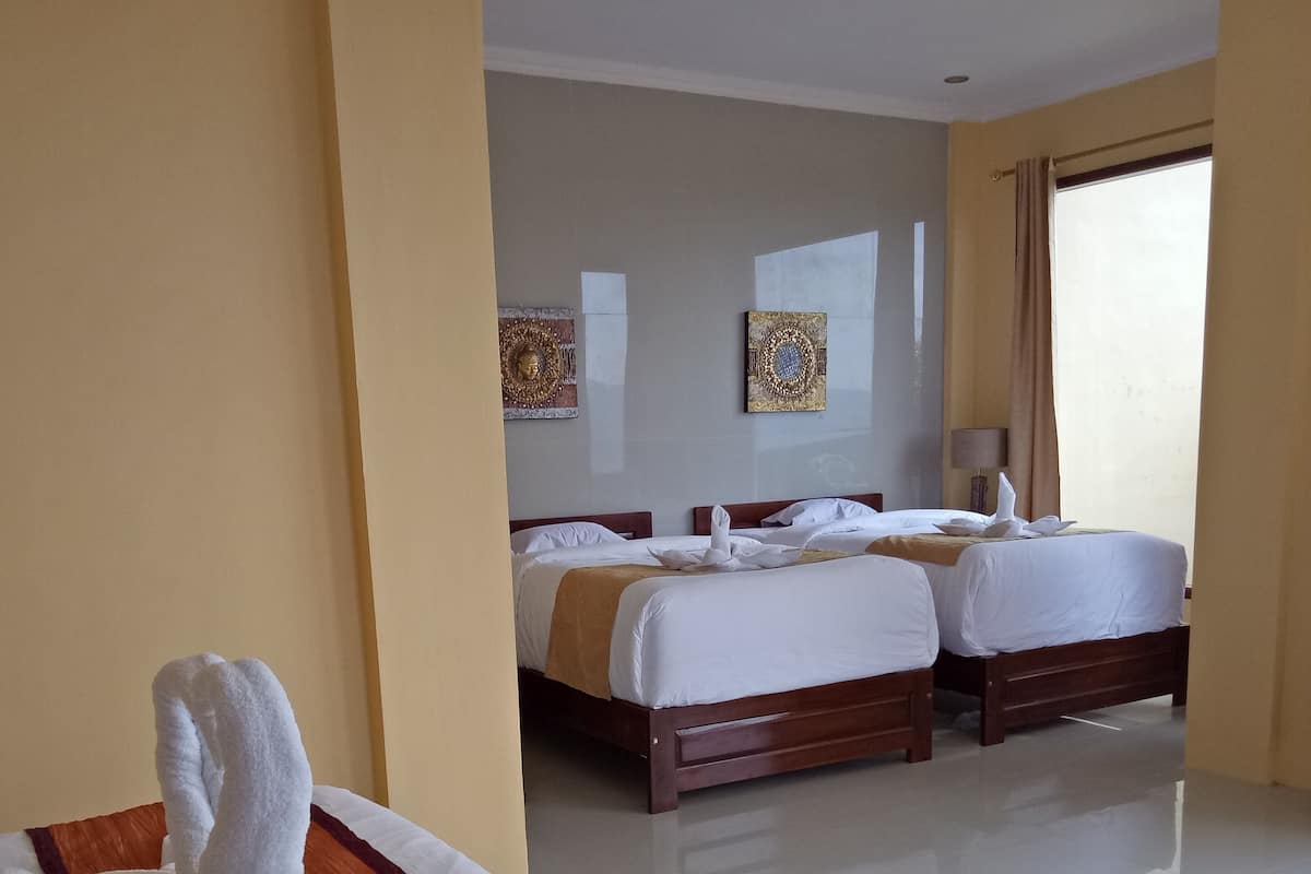 Family Room, Multiple Beds, Valley View