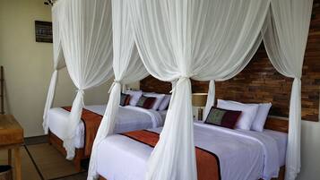 Triple Room, Sea View | In-room safe, desk, bed sheets