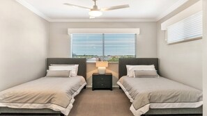 4 bedrooms, iron/ironing board, free WiFi, bed sheets